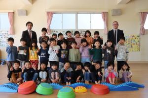 新地保育所のこどもたちとライオンズクラブの皆さん