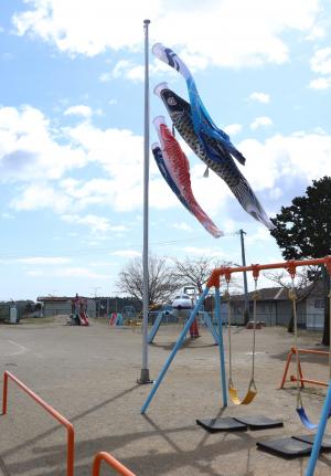 保育所入所式鯉のぼり写真