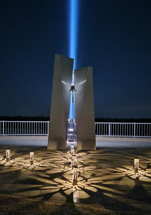 光のモニュメント写真