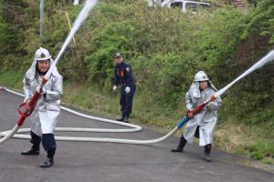 中継送水訓練の様子
