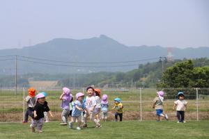鹿狼山と駒ケ嶺保育所のこどもたち
