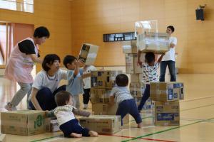 段ボールの積み上げ