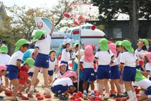 新地保育所玉入れ競技