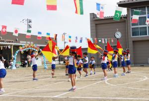 福田保育所　旗の遊戯