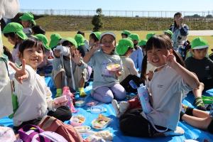 新地保育所　みんなでお弁当タイム