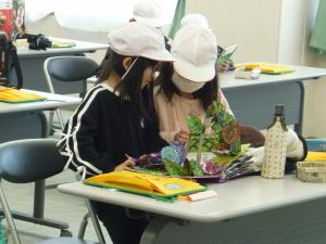 かりたほんをよむ