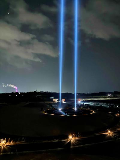 光のモニュメント写真