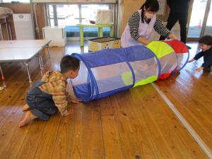 アスレチックゲーム「トンネルくぐり」