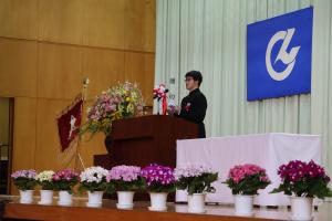 卒業生代表による答辞の様子