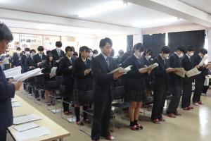 新地校舎閉校式 校歌を歌っている