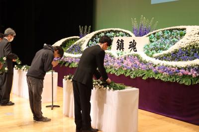 追悼式写真（献花）